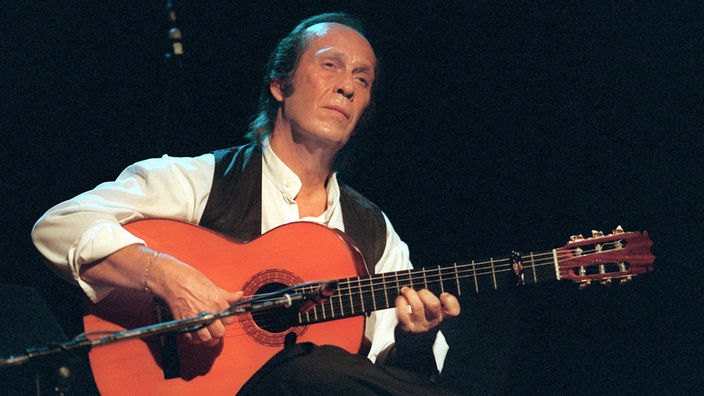 Der spanische Gitarrist Paco de Lucia, Begründer des modernen Flamenco.