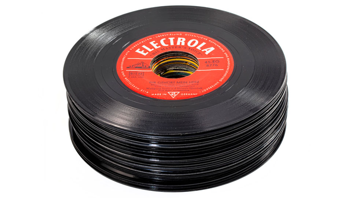 Vinyl-Singel-Schallplatten. | Bildquelle: Mauritius/H.-D. Falkenstein Vinyl-Singel-Schallplatten.