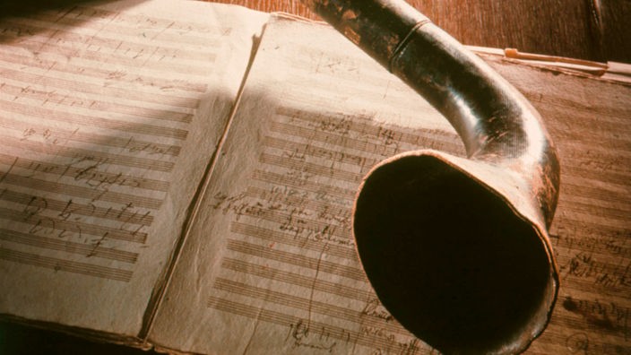 Beethovens Hörrohr liegt auf dem Manuskript der Symphonie Nr.3 