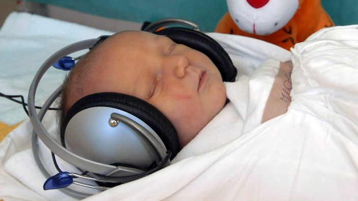 Baby mit Kopfhörer