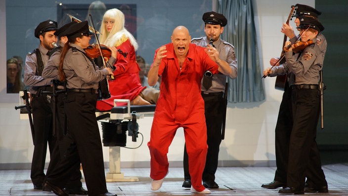 Bo Skovhus in der Oper "Wozzeck" in Düsseldorf | Bildquelle: dpa Bo Skovhus in der Oper "Wozzeck" in Düsseldorf