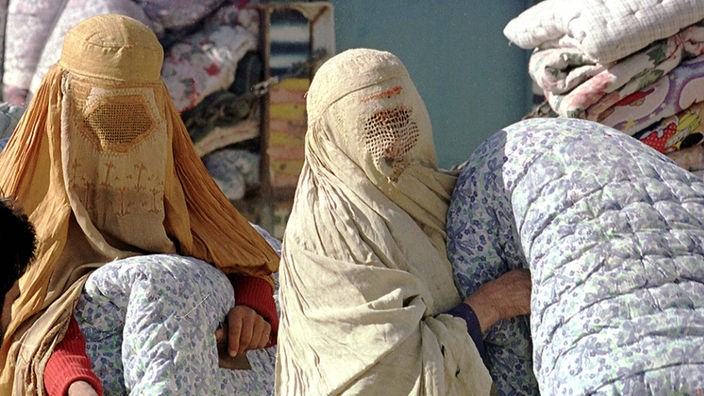 Aufnahme von Frauen die eine Burka tragen
