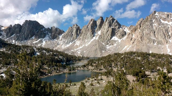Berge und See im Kings Canyon National Park | Bildquelle: AP/Brien Bower Berge und See im Kings Canyon National Park