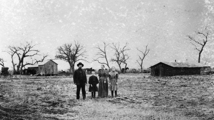 SW-Bild: Siedlerfamilie in Oklahoma | Bildquelle: akg SW-Bild: Siedlerfamilie in Oklahoma