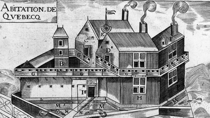 Kupferstich: Ein verschachteltes Gebäude in der Mitte, links darüber die Schrift "Abitation de Quebecq".