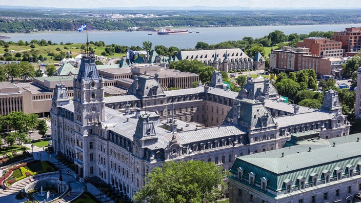 Das Parlamentsgebäude von Québec aus der Luft