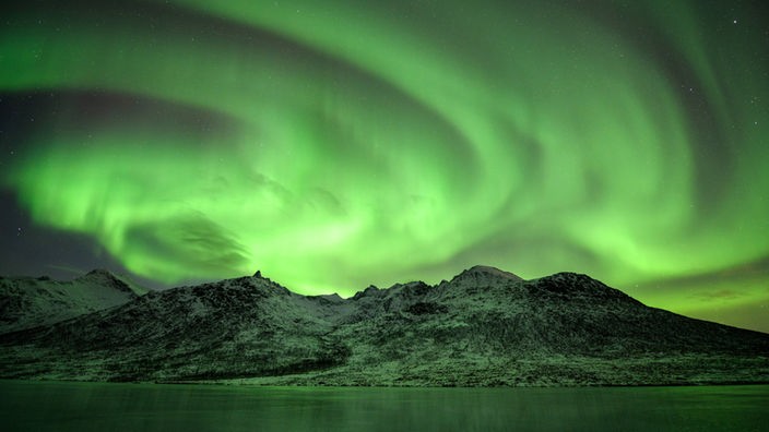Polarlicht am Abendhimmel in Norwegen