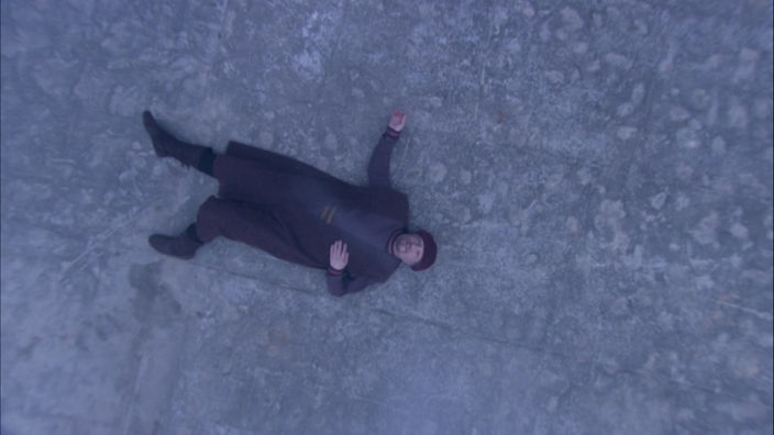Screenshot aus dem Film "Meister Gerhard stürzt in den Tod"