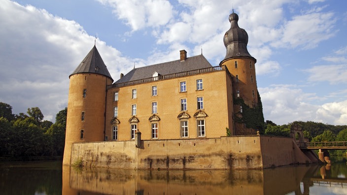 Wasserburg Gemen | Bildquelle: newspixx vario images/Imagebroker Wasserburg Gemen