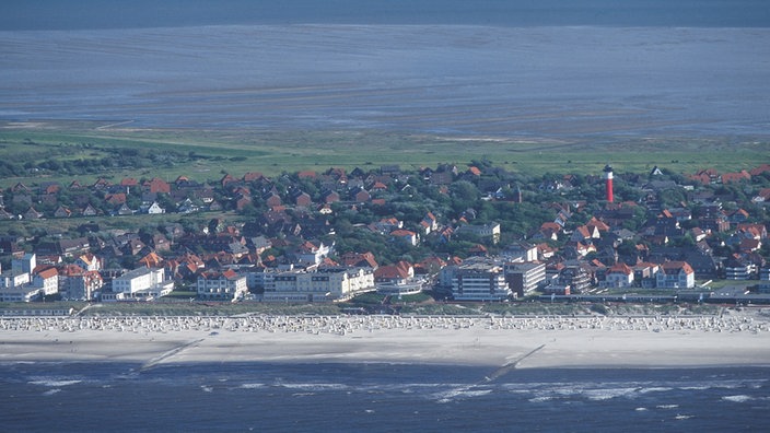 Luftbild der Insel Blick über die kleinste der Ostfriesischen Inseln