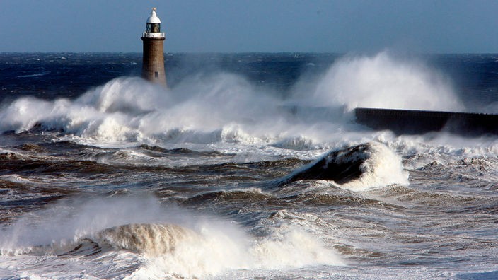 Stürmisches Winterwetter an der Nordsee in Tynemouth