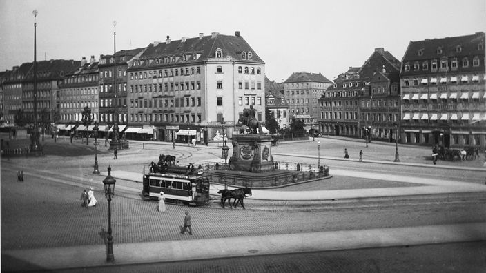Schwarzweiß-Foto der Dresdner Neustadt um 1900