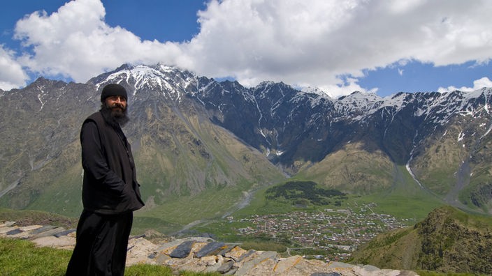 Georgien: Berglandschaft um Kazbegi