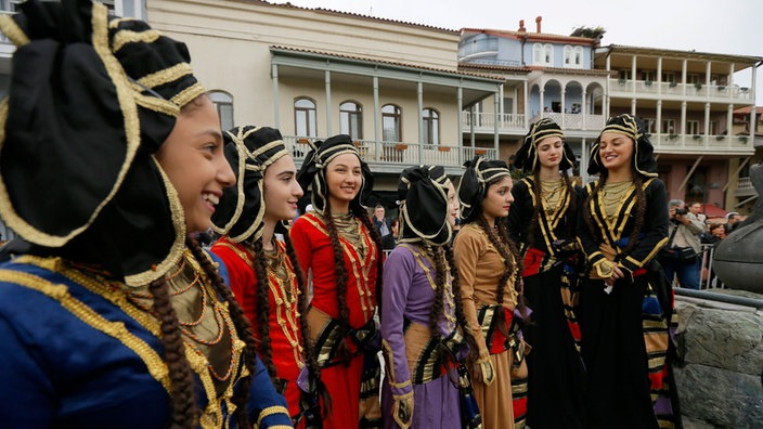 Georgien: Ein buntes Volk mit Tradition | Bildquelle: dpa/Zurab Kurtsikidze Georgien: Ein buntes Volk mit Tradition