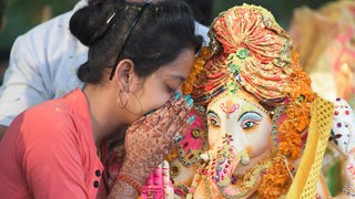 Hinduisten verehren den elefantenköpfigen Gott Ganesh