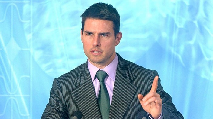 Der amerikanische Schauspieler Tom Cruise hält eine Rede.