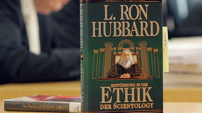 Buch mit dem Titel 'Einführung in die Ethik der Scientology'.