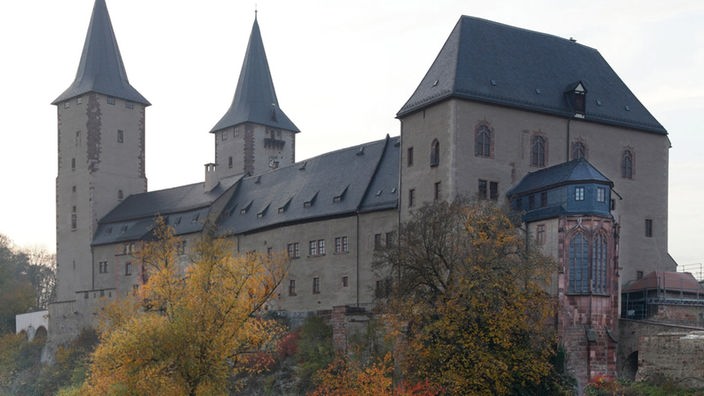 Das Schloss Rochlitz mit Schlosskapelle oberhalb der Zwickauer Mulde in Sachsen
