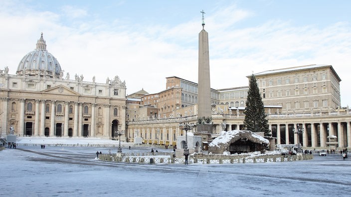Petersdom und Petersplatz im Winter
