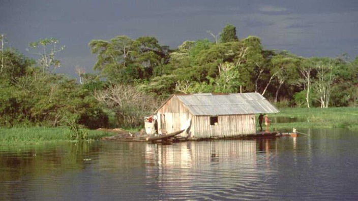 Hausboot auf dem Rio Negro.