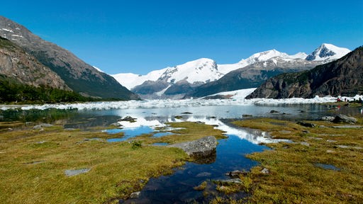 Lago Onelli mit Gebirgskette im Nationalpark Los Glaciares in Argentinien