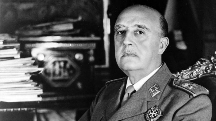 Schwarzweiß-Fotografie von General Franco 
