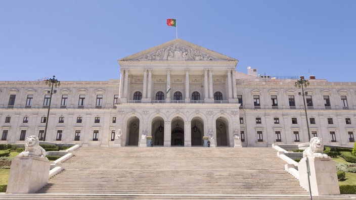Parlamentsgebäude in Lissabon | Bildquelle: Imago/Andreas Prost Parlamentsgebäude in Lissabon