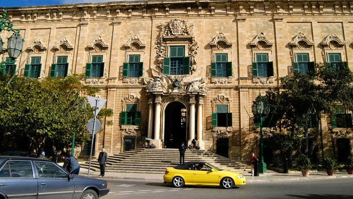 Bild des Amtssitzes des Premierministers in Valletta auf der Insel Malta | Bildquelle: WDR/Fred Adler Bild des Amtssitzes des Premierministers in Valletta auf der Insel Malta