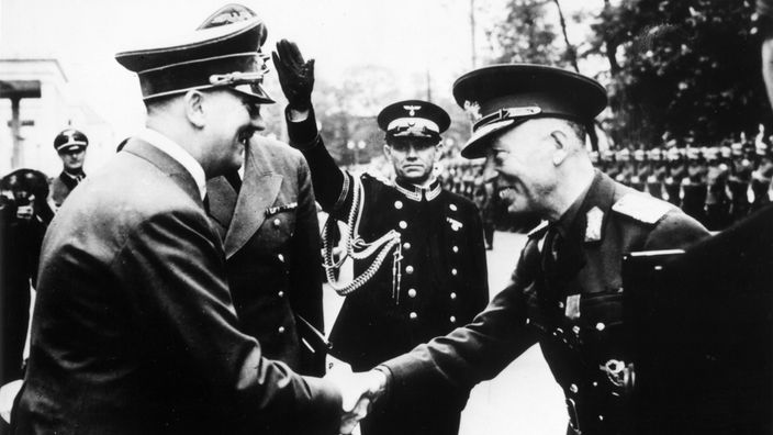 Historische Fotografie von Antonescu und Hitler in München.