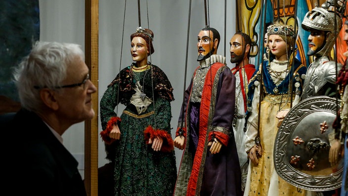 Figuren der sizilianischen "Opera dei Pupi" | Bildquelle: picture alliance / Fabio Frustaci / Eidon/MAXPPP/dpa Figuren der sizilianischen "Opera dei Pupi"