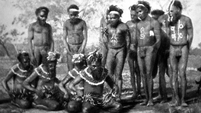 Aborigines bei einer religiösen Zeremonie.