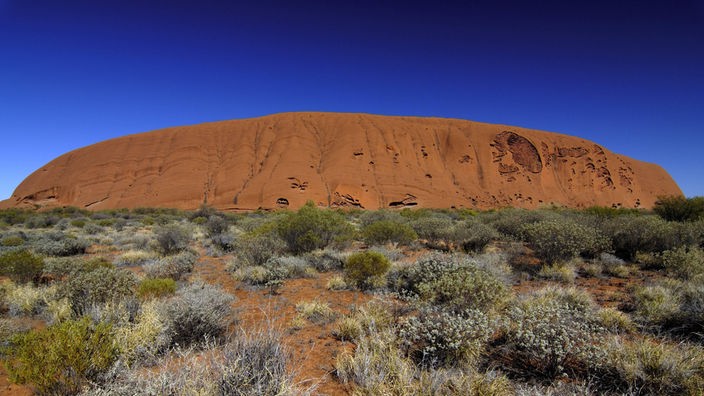 Felsmassiv Uluru, auch als Ayers Rock bekannt.