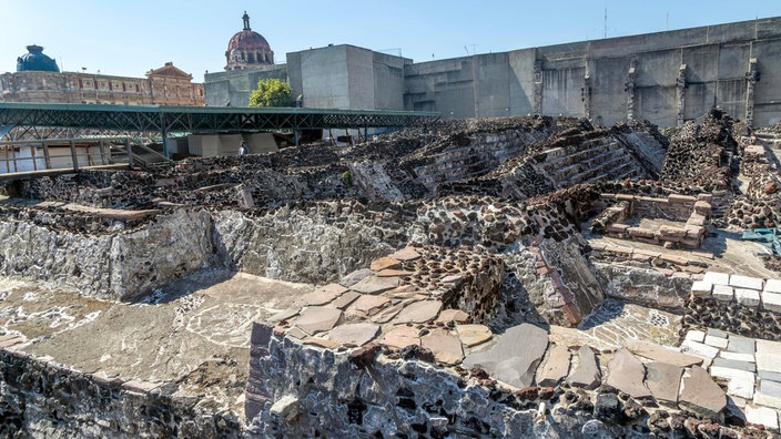 Ruinen des großen Tempels in Tenochtitlán | Bildquelle: imageBROKER / newspixx vario images Ruinen des großen Tempels in Tenochtitlán