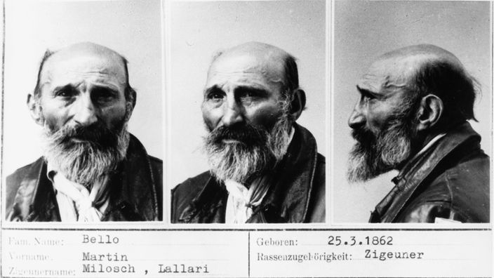 Karteikarte mit erkennungsdienstlichen Fotos und Eintragungen personentypischer Merkmale eines "Zigeuners".