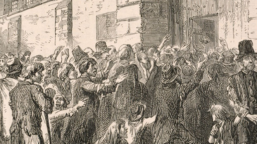 Holzstich: Die irische Bevölkerung drängelt sich vor den verschlossenenen Toren eines englischen Gutshofes.
