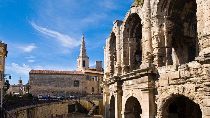 Römische Arena und christliche Kirche in Arles