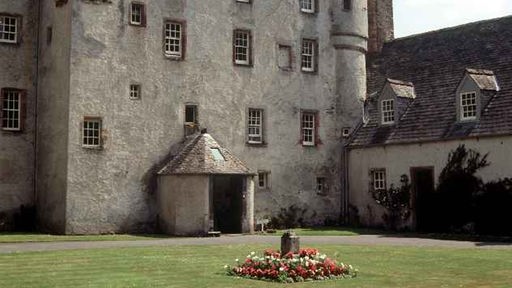 Außenaufnahme der Burg von Cawdor in Schottland.