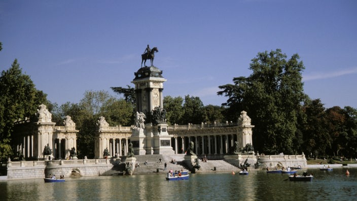 Der See in der Mitte des Retiro-Parks in Madrid.