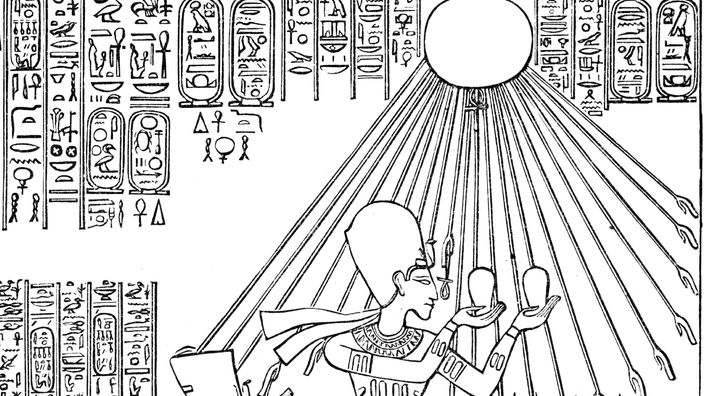 Zeichnung nach einem Relief aus Amarna: Dargestellt ist Echnaton (Amenophis IV.), der dem Gott Aton opfert, dahinter Nofretete mit ihren Kindern.