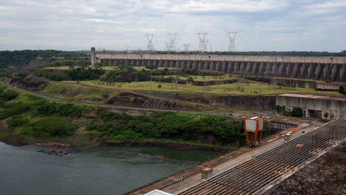 Itaipu-Wasserkraftwerk an der Grenze zwischen Paraguay und Brasilien