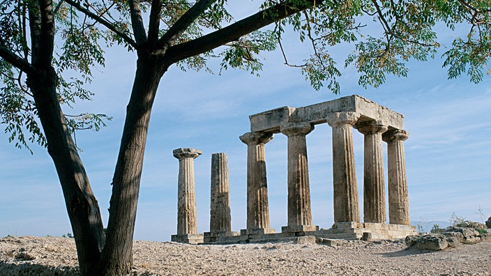 Apollontempel in Korinth, erbaut um 504 v.Chr. | Bildquelle: akg Apollontempel in Korinth, erbaut um 504 v.Chr.