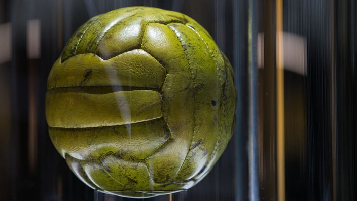 Fotografie des Spielballs aus dem WM-Finale 1954