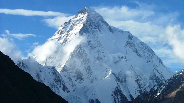 Der schroff aufragende K2 im Karakorumgebirge in Kaschmir.