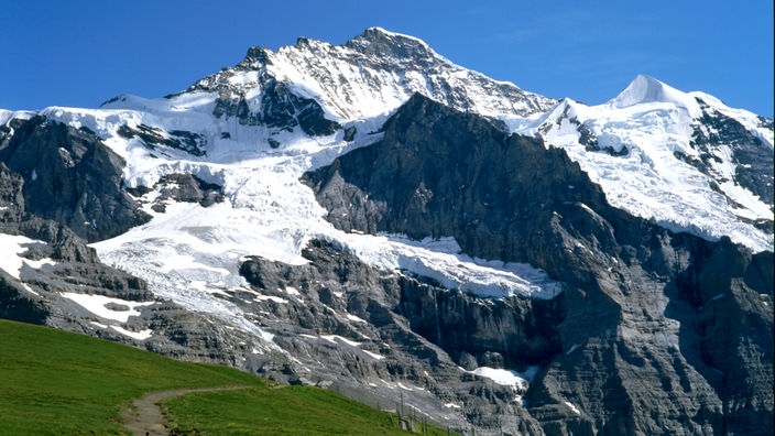 Das über 4000 Meter hohe Jungfraumassiv von der Bahnstation