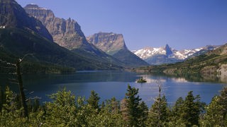 St. Mary Lake mit Wild Goose Island, Landschaften, Glacier National Park (Montana, USA).