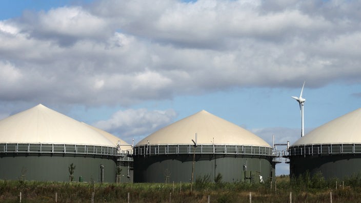 Foto einer Biogasanlage von außen.