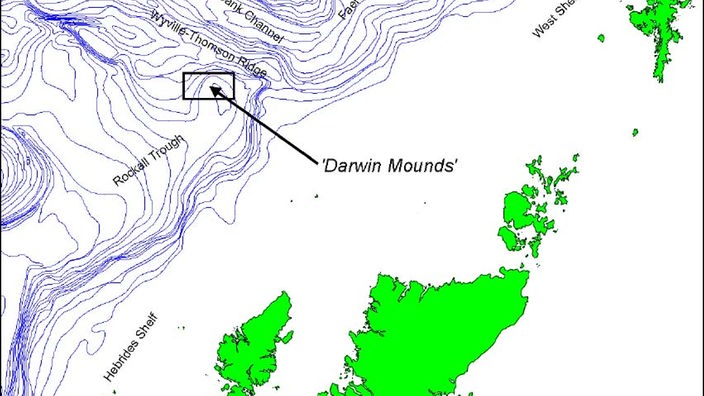 Auf einer Karte ist die Lage der Darwin Mounds nordwestlich von Großbritannien eingezeichnet.