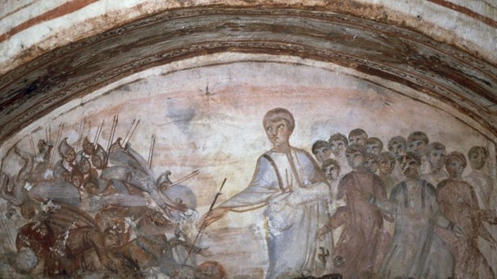 Die Wandmalerei von Moses am Meer stammt aus dem 4. Jahrhundert. Moses und seine Schar sind gut zu erkennen, die ertrinkenden Ägypter nur noch teilweise.