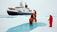 Schiff Polarstern im arktischen Eis.