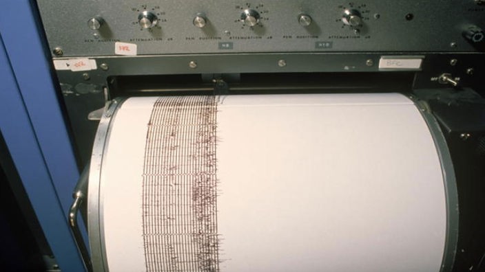 Aufzeichnungen eines modernen Seismografen.